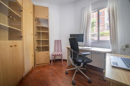 Apartamento en alquiler temporal con dos habitaciones y despacho en Park Güell