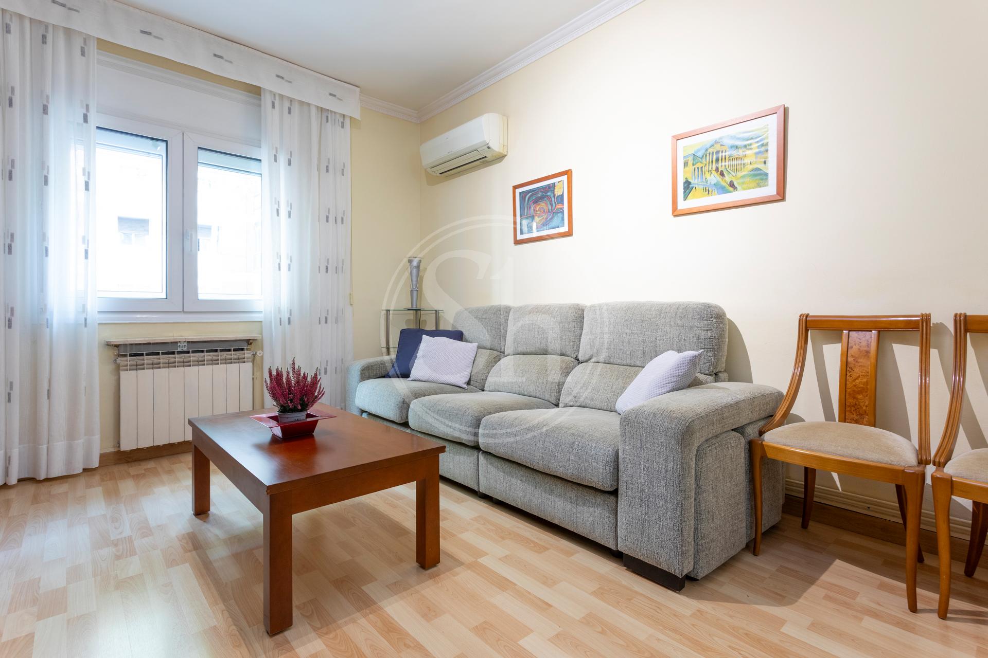 Apartamento en alquiler temporal con dos habitaciones dobles y vestidor en Horta