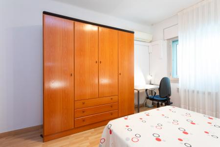 Apartamento en alquiler temporal con dos habitaciones dobles y vestidor en Horta