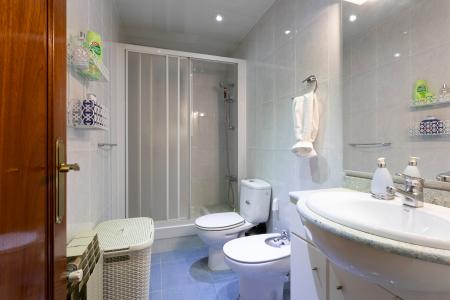 Apartamento en alquiler temporal con dos habitaciones dobles y vestidor en Horta