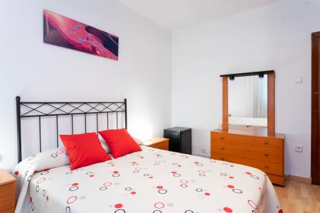 Apartamento en alquiler temporal con dos habitaciones dobles y vestidor en Horta