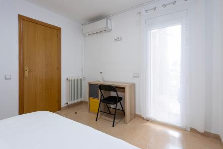 Apartamento en alquiler temporal con dos habitaciones dobles y balcón en Les Corts