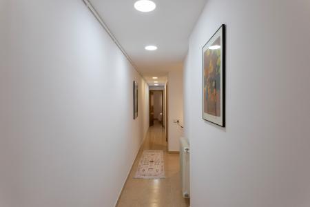 Apartamento en alquiler temporal con dos habitaciones dobles y balcón en Les Corts