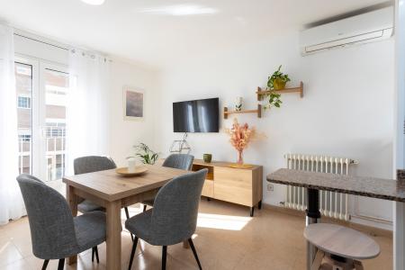 Apartamento en alquiler temporal con dos habitaciones dobles y balcón en Les Corts