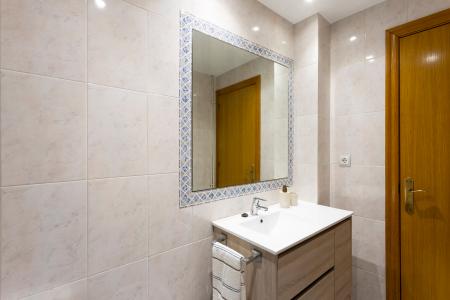 Apartamento en alquiler temporal con dos habitaciones dobles y balcón en Les Corts