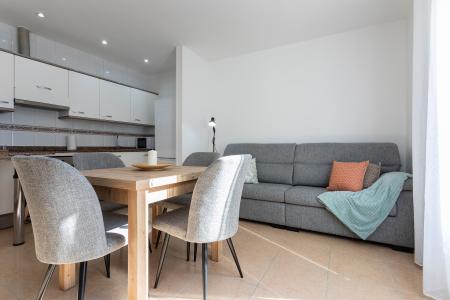 Apartamento en alquiler temporal con dos habitaciones dobles y balcón en Les Corts