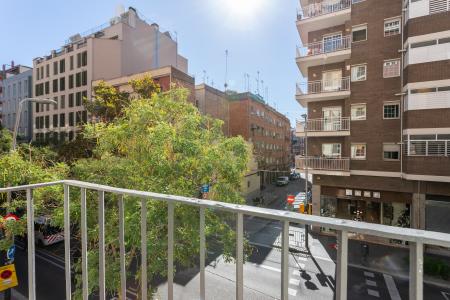 Apartamento en alquiler temporal con dos habitaciones dobles y balcón en Les Corts