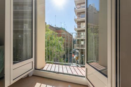Apartamento en alquiler temporal con dos habitaciones dobles y balcón en Les Corts