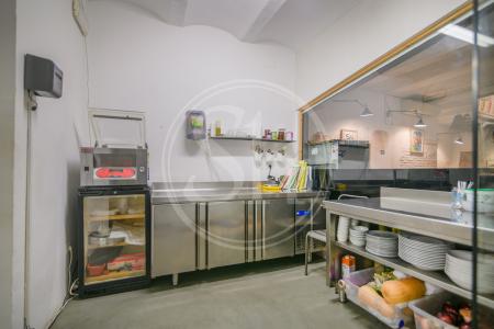 Local comercial en venda a Barcelona Traspaso Restaurante Carrer Regàs
