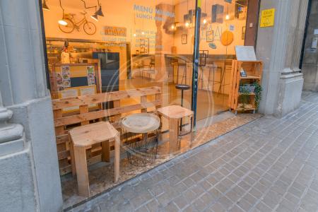 Local comercial en venda a Barcelona Traspaso Restaurante Carrer Regàs