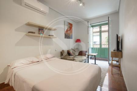 Студия в аренду в Madrid Velarde - Malasaña