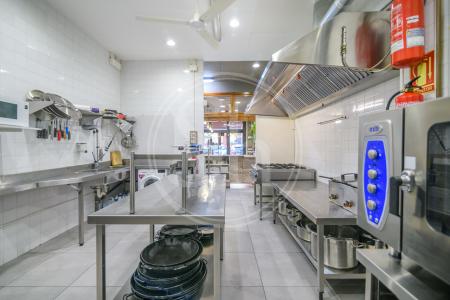 Commercial for sale in El Prat de Llobregat Traspaso Negocio En Calle Rector Farres Poch