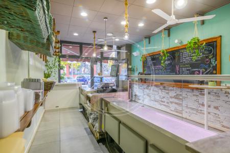 Commercial for sale in El Prat de Llobregat Traspaso Negocio En Calle Rector Farres Poch