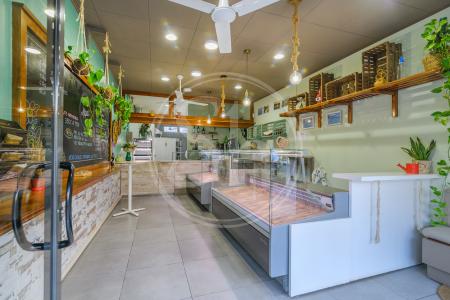 Commercial for sale in El Prat de Llobregat Traspaso Negocio En Calle Rector Farres Poch
