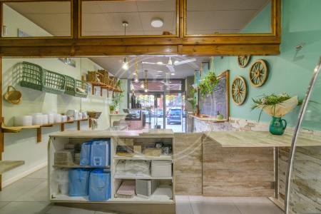 Commercial for sale in El Prat de Llobregat Traspaso Negocio En Calle Rector Farres Poch