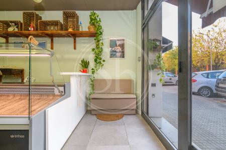 Commercial for sale in El Prat de Llobregat Traspaso Negocio En Calle Rector Farres Poch