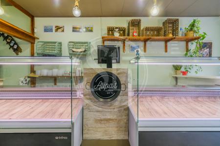 Commercial for sale in El Prat de Llobregat Traspaso Negocio En Calle Rector Farres Poch