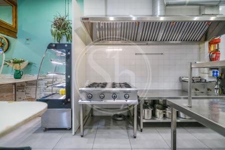Commercial for sale in El Prat de Llobregat Traspaso Negocio En Calle Rector Farres Poch