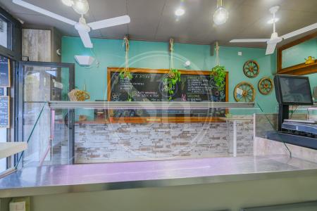 Commercial for sale in El Prat de Llobregat Traspaso Negocio En Calle Rector Farres Poch