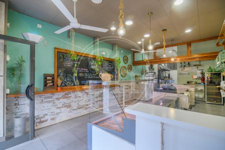 Commercial for sale in El Prat de Llobregat Traspaso Negocio En Calle Rector Farres Poch