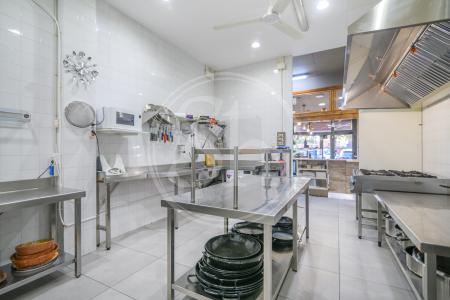 Commercial for sale in El Prat de Llobregat Traspaso Negocio En Calle Rector Farres Poch