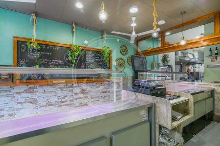 Commercial for sale in El Prat de Llobregat Traspaso Negocio En Calle Rector Farres Poch
