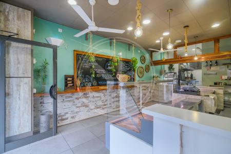 Commercial for sale in El Prat de Llobregat Traspaso Negocio En Calle Rector Farres Poch