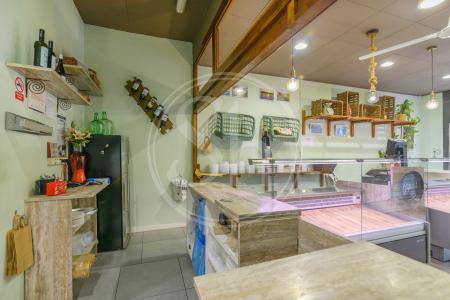 Commercial for sale in El Prat de Llobregat Traspaso Negocio En Calle Rector Farres Poch