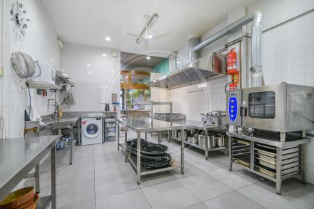 Commercial for sale in El Prat de Llobregat Traspaso Negocio En Calle Rector Farres Poch