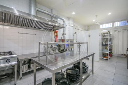 Commercial for sale in El Prat de Llobregat Traspaso Negocio En Calle Rector Farres Poch