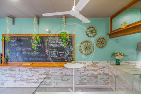 Commercial for sale in El Prat de Llobregat Traspaso Negocio En Calle Rector Farres Poch