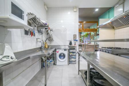Commercial for sale in El Prat de Llobregat Traspaso Negocio En Calle Rector Farres Poch