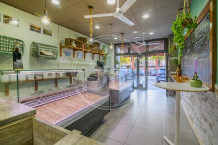 Commercial for sale in El Prat de Llobregat Traspaso Negocio En Calle Rector Farres Poch
