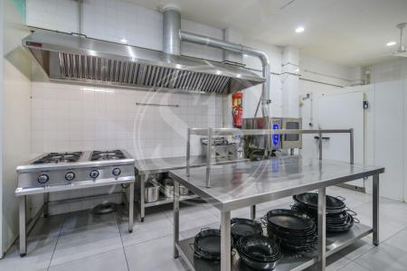 Commercial for sale in El Prat de Llobregat Traspaso Negocio En Calle Rector Farres Poch