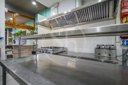 Commercial for sale in El Prat de Llobregat Traspaso Negocio En Calle Rector Farres Poch