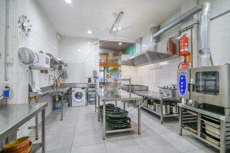 Commercial for sale in El Prat de Llobregat Traspaso Negocio En Calle Rector Farres Poch