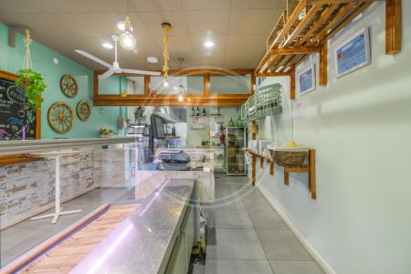Commercial for sale in El Prat de Llobregat Traspaso Negocio En Calle Rector Farres Poch