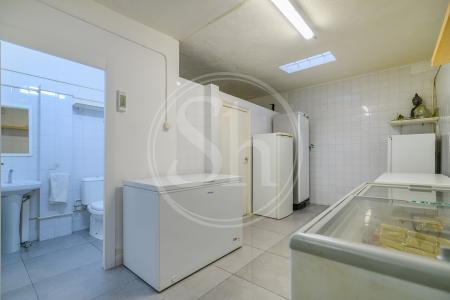 Commercial for sale in El Prat de Llobregat Traspaso Negocio En Calle Rector Farres Poch