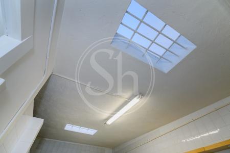 Commercial for sale in El Prat de Llobregat Traspaso Negocio En Calle Rector Farres Poch