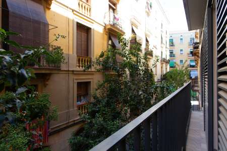 Wohnung zur Miete in Barcelona Sant Gil - Ronda Universitat