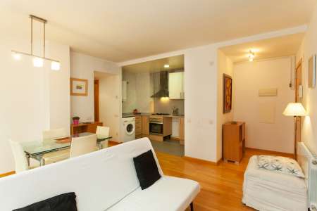 Wohnung zur Miete in Barcelona Sant Gil - Ronda Universitat