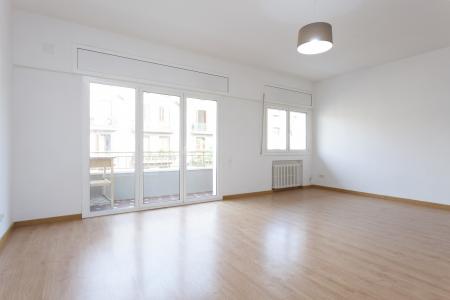 Piso en Alquiler en Barcelona València - Llançà (parking Incluido)