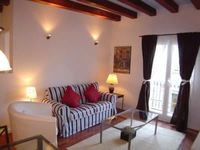 Appartement te huur in Barcelona Passatge Sant Benet - Arc De Triomf