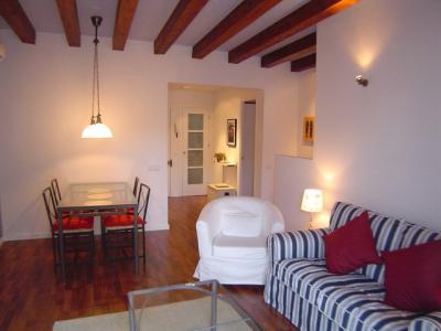 Appartement te huur in Barcelona Passatge Sant Benet - Arc De Triomf