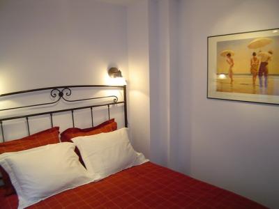 Appartement te huur in Barcelona Passatge Sant Benet - Arc De Triomf