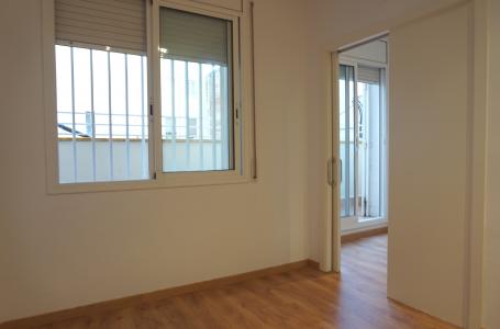 Appartement te huur in Barcelona Jocs Florals - Metro Plaza De Sants