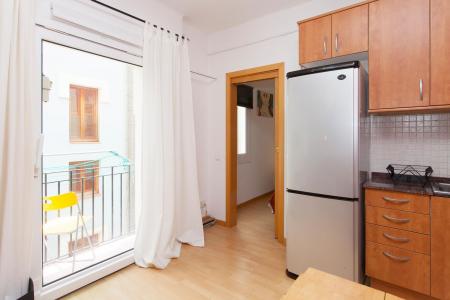 Loft en alquiler temporal con habitación doble y balcón en la Barceloneta