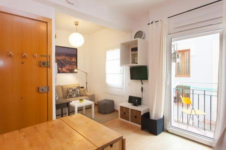 Loft en alquiler temporal con habitación doble y balcón en la Barceloneta