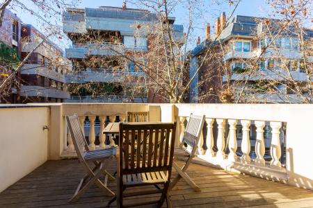 Apartamento en alquiler temporal con dos habitaciones y terraza en Les Tres Torres