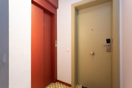 Apartamento en alquiler temporal con dos habitaciones y terraza en Les Tres Torres